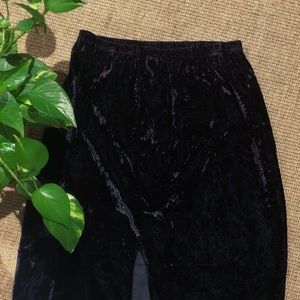 Black VINTAGE Velvet skirt